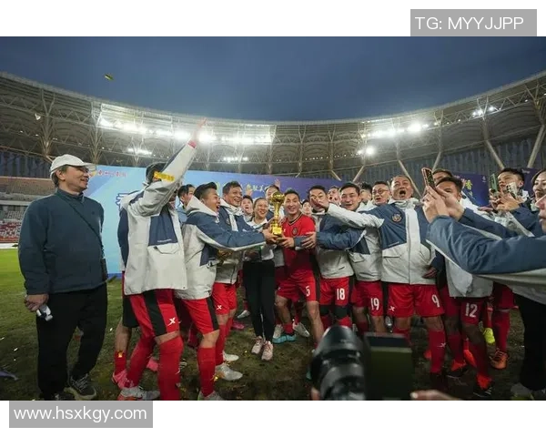 足球界哀悼潮涌现11位传奇明星离世引发球迷深切怀念